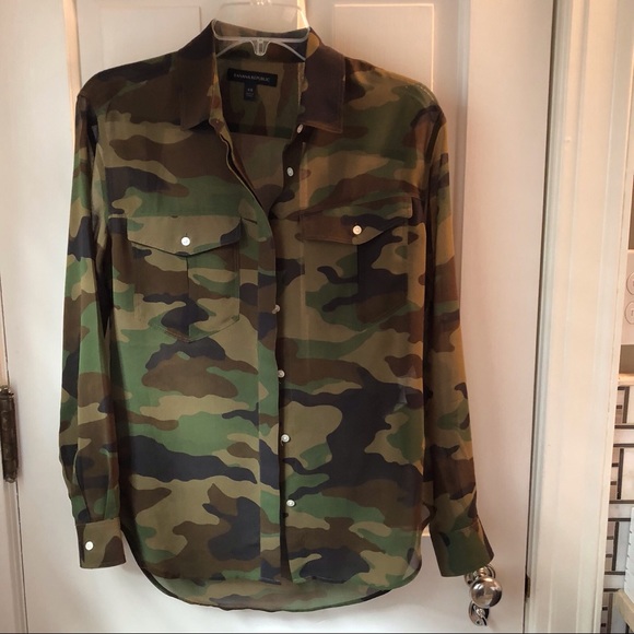 Banana Republic Tops - Banana Republic sheer camo blouse, size XS